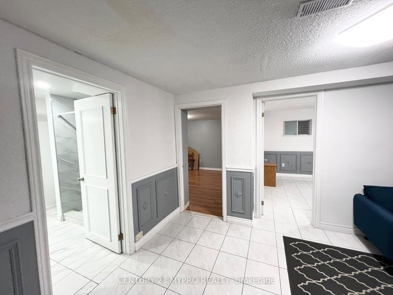 48 Cherry Hills Rd, Vaughan, L4K 1M4 | Image 3