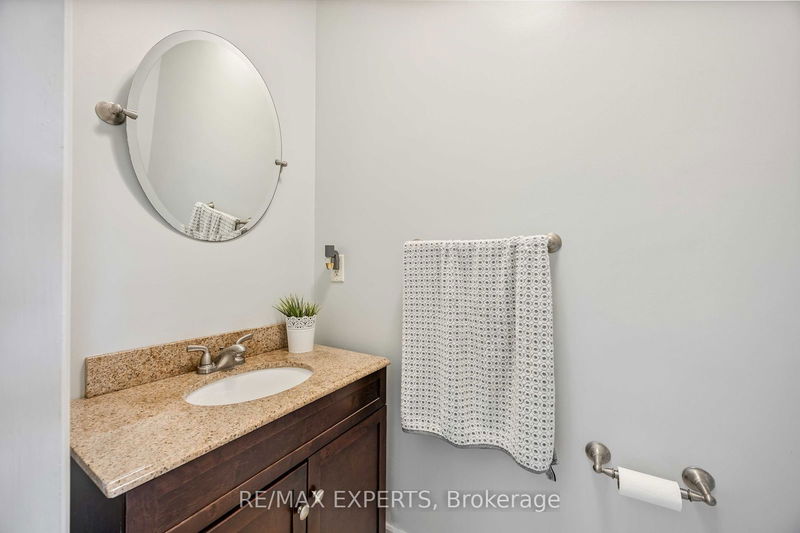 81 Humber Cres  King, L7B 1J1 | Image 5