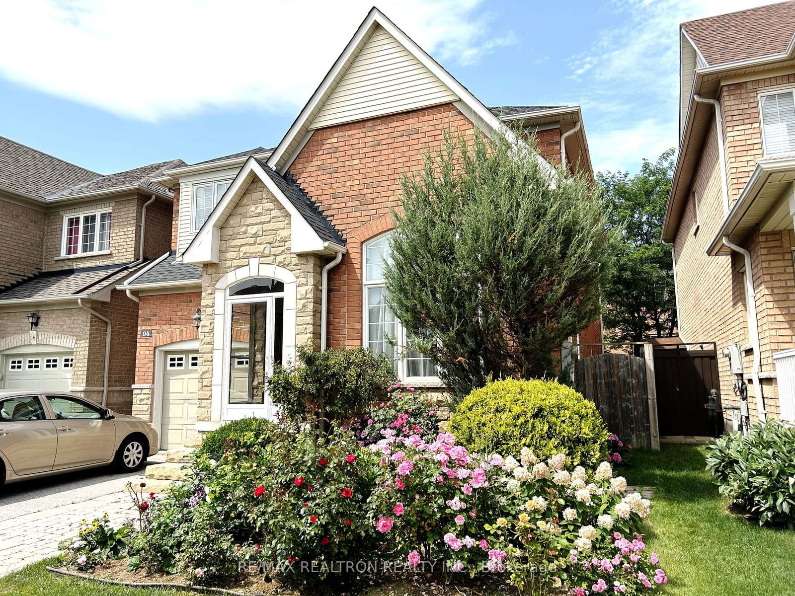 Building in 94 Barnwood Drive