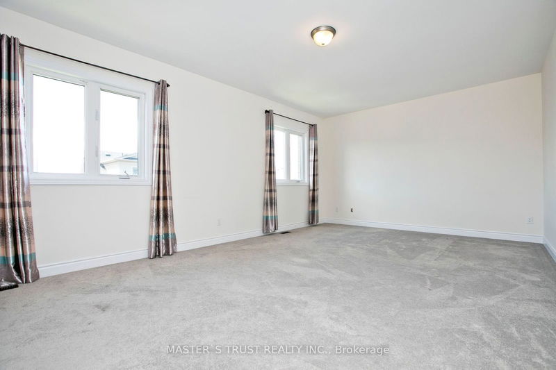 926 Ernest Cousins Circ  Newmarket, L3X 0B7 | Image 17