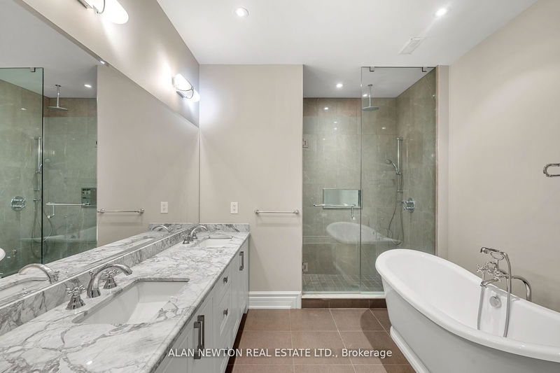 760 Woodland Acres Cres  Vaughan, L6A 1G2 | Image 35