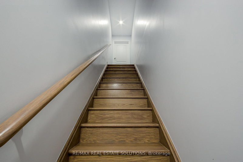 512 - 30 Dunsheath Way, Markham, L6B 1N3 | Image 3