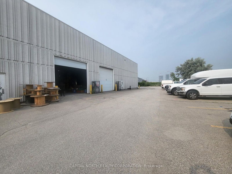 130 Doughton Rd, Vaughan, L4K 1R3 | Image 2