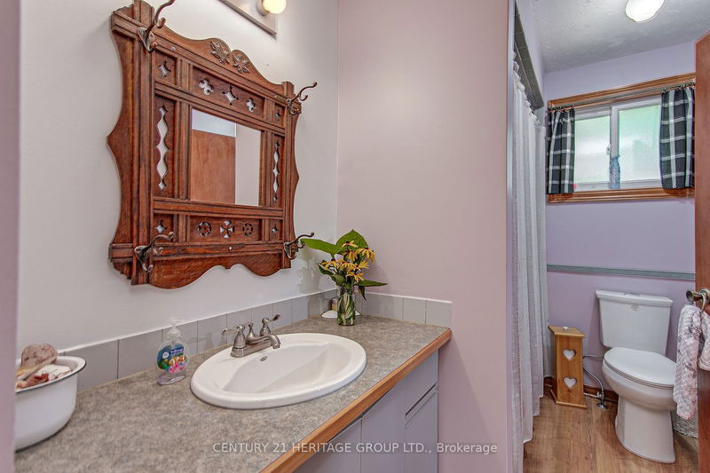 484 Maplegrove Ave  Bradford West Gwillimbury, L3Z 2W1 | Image 12