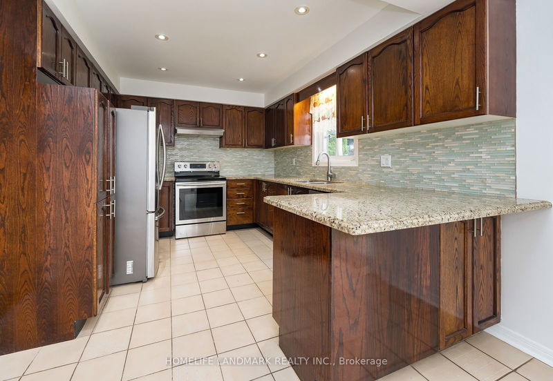 16 Parklawn Cres  Markham, L3T 6X1 | Image 12