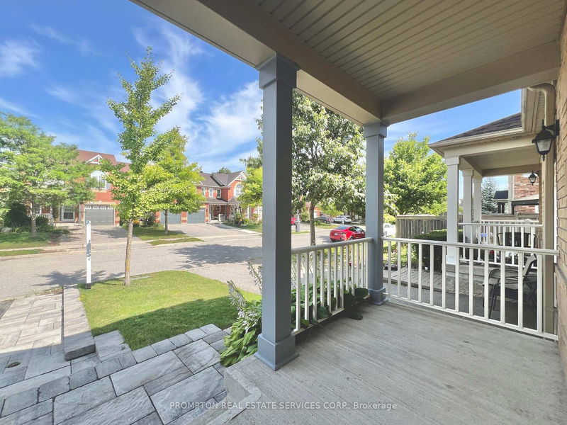 254 Chilcott Cres  Newmarket, L3X 3G7 | Image 3