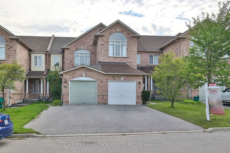 12 Debonair St  Richmond Hill, L4C 0R2 | Image 2