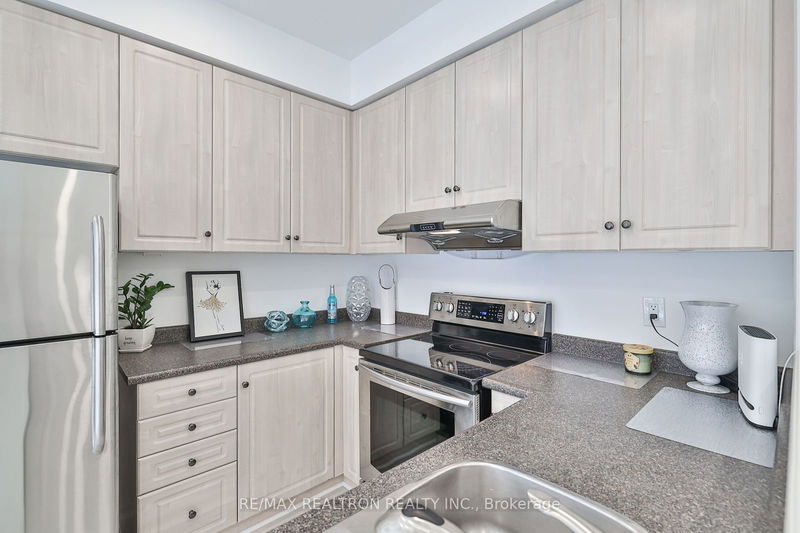 12 Debonair St  Richmond Hill, L4C 0R2 | Image 22