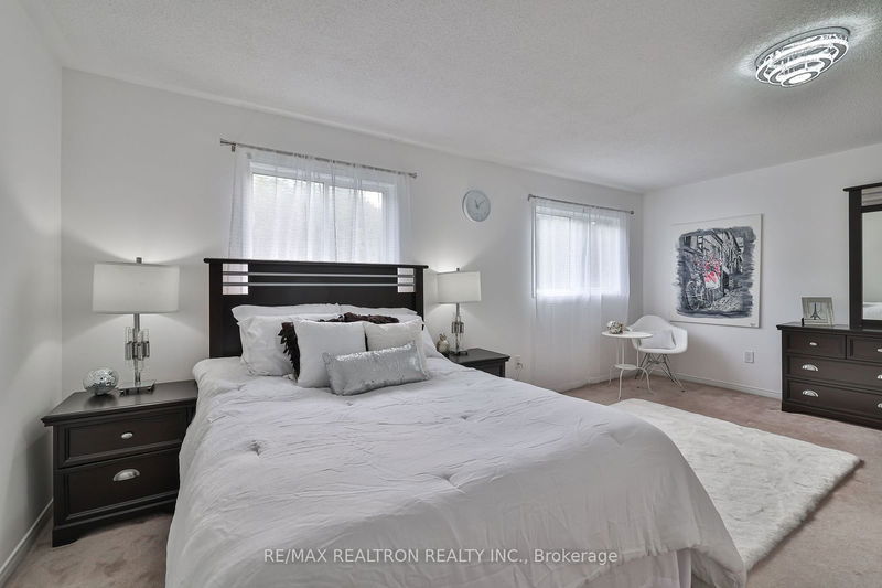 12 Debonair St  Richmond Hill, L4C 0R2 | Image 27