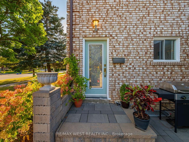 96 Wigwoss Dr S Vaughan, L4L 1P8 | Image 3