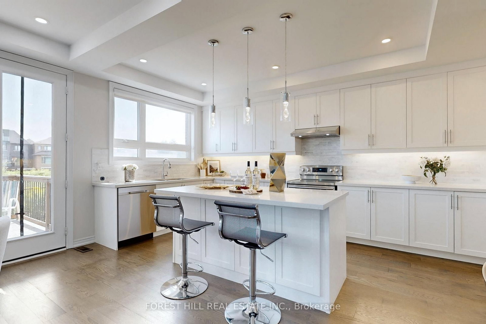 Listing Image 11