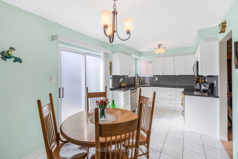 1289 Vincent Cres  Innisfil, L9S 1Z8 | Image 15