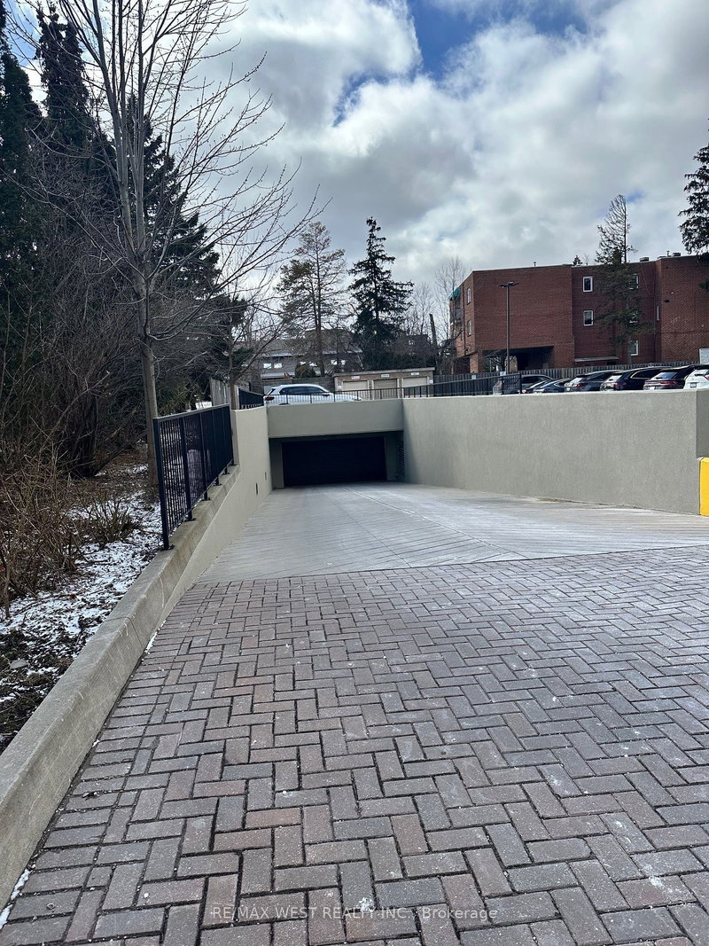 308 - 10376 Yonge St, Richmond Hill, L4C 3B8 | Image 2