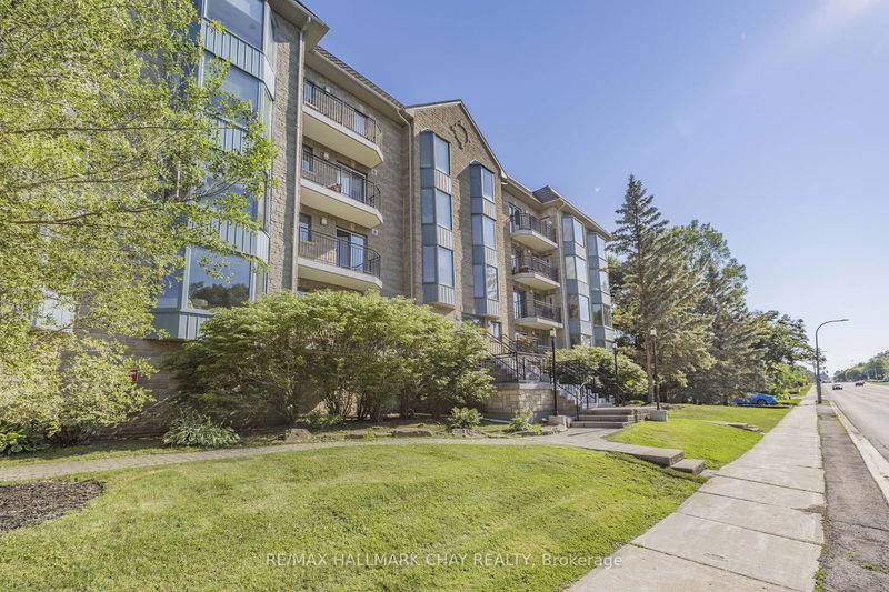  401 - 85 Wellington St W Aurora, L4G 2P2 | Image 1