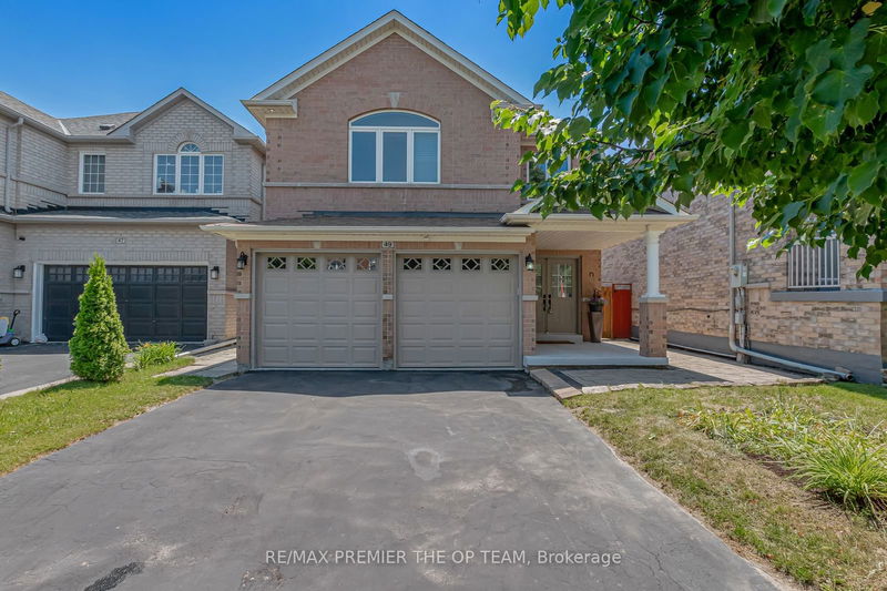 49 Queen Isabella Cres  Vaughan, L6A 3J7 | Image 1