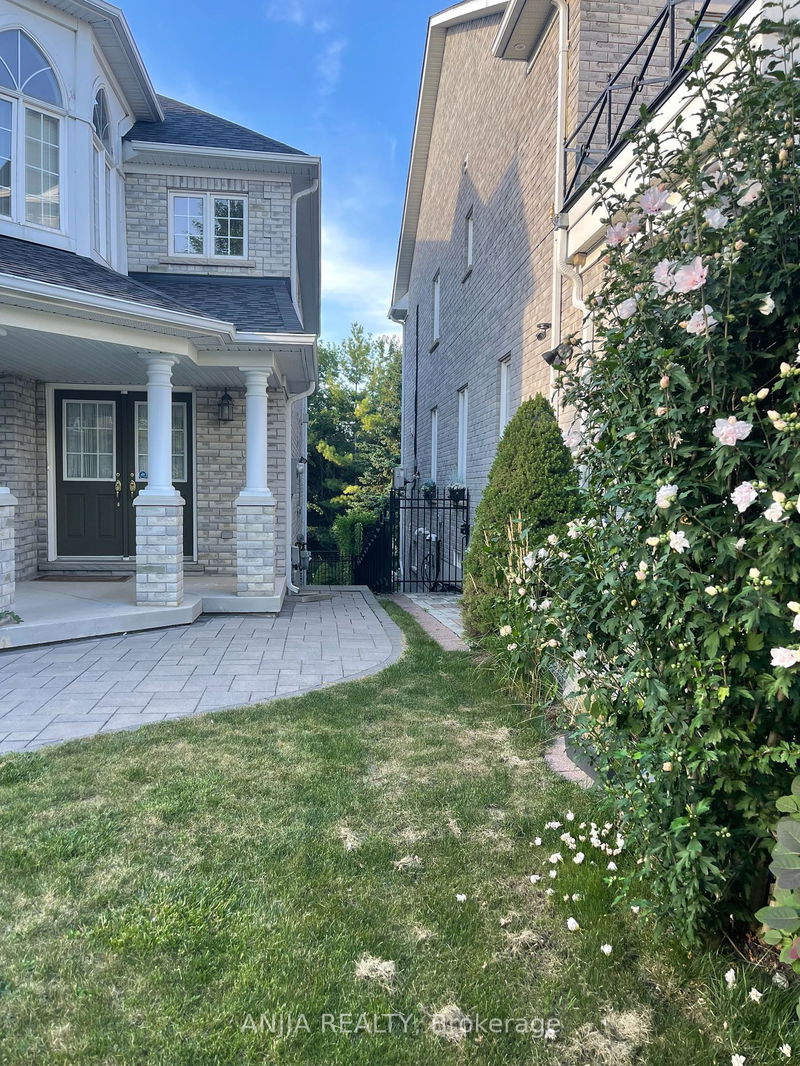 home for lease on 103 Castleglen Boulevard