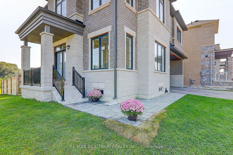 175 Bawden Dr  Richmond Hill, L4S 1N5 | Image 2