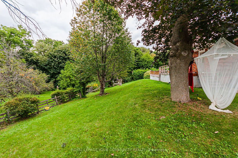 3 Lawndale Crt  Bradford West Gwillimbury, L0G 1B0 | Image 4