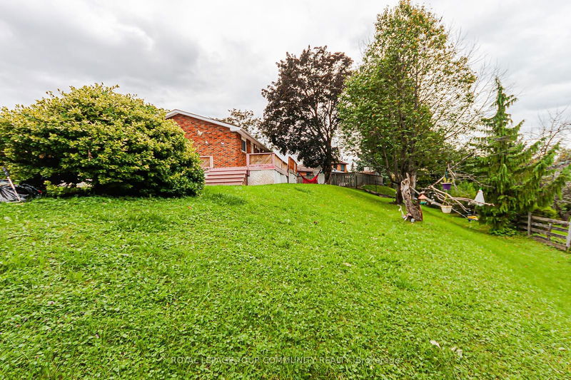 3 Lawndale Crt  Bradford West Gwillimbury, L0G 1B0 | Image 5