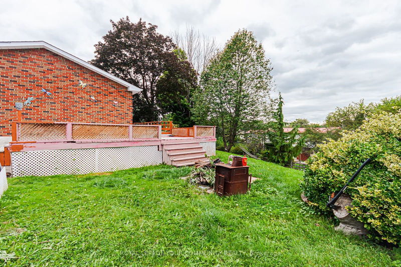 3 Lawndale Crt  Bradford West Gwillimbury, L0G 1B0 | Image 8