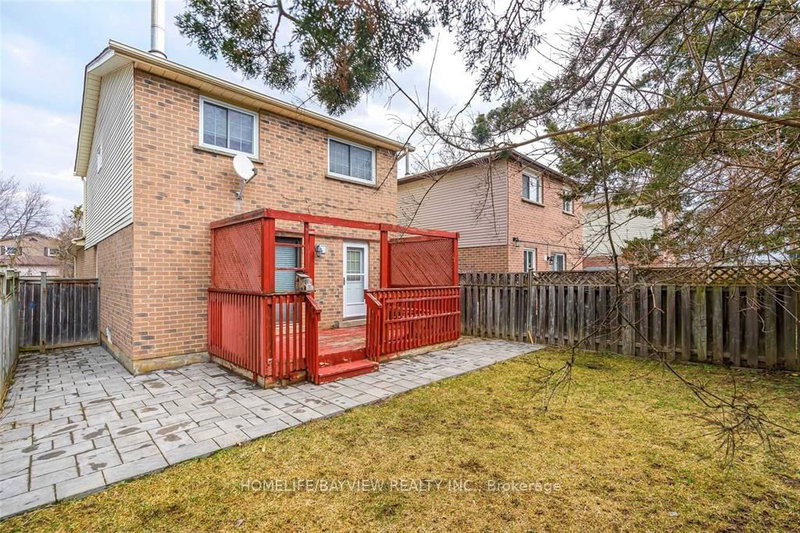 Upper L - 23 Bluesky Cres, Richmond Hill, L4C 8J1 | Image 2