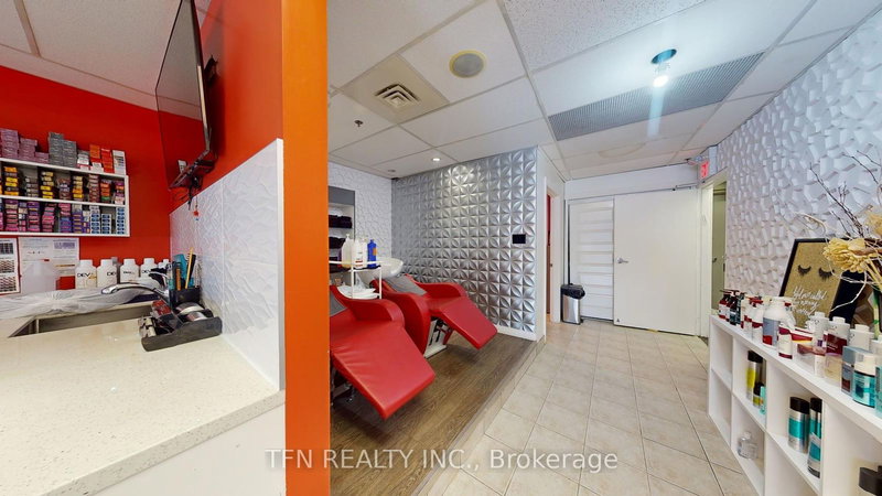 1B - 1102 Centre St, Vaughan, L4J 3M8 | Image 3