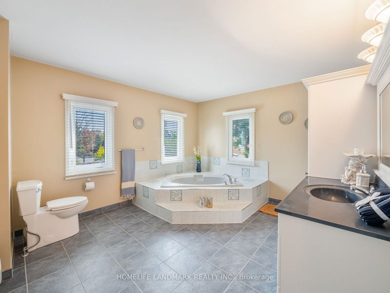 53 Highgrove Cres  Richmond Hill, L4C 7W9 | Image 25