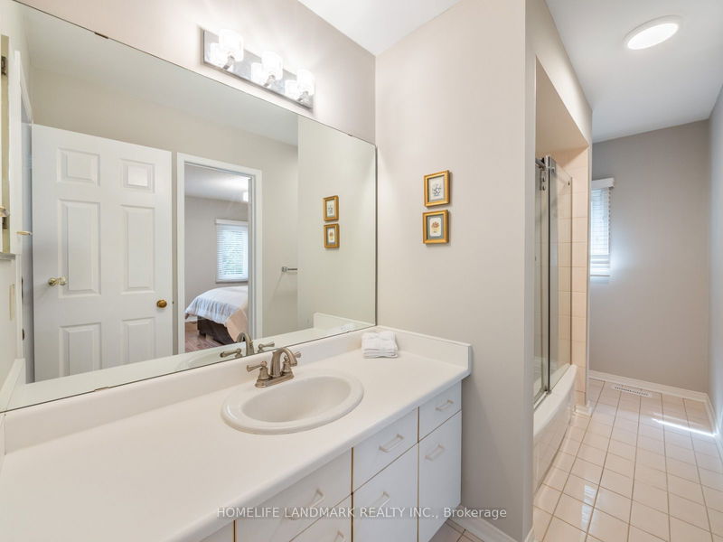 53 Highgrove Cres  Richmond Hill, L4C 7W9 | Image 32