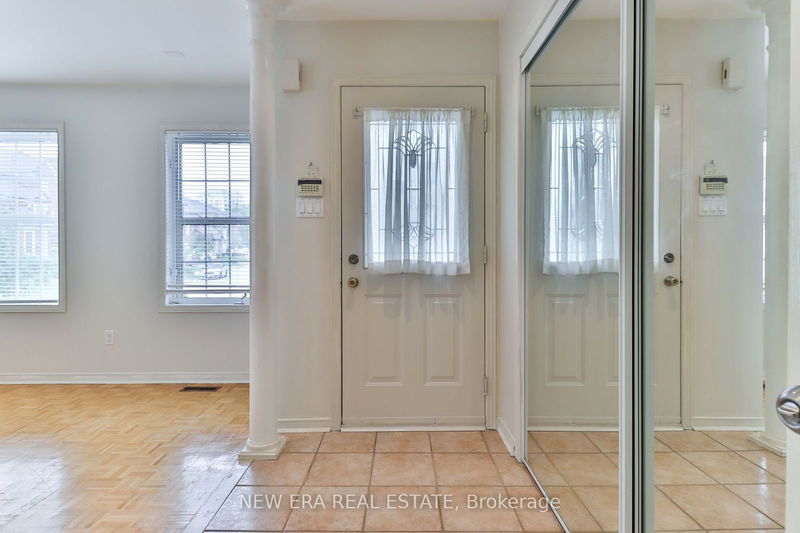 82 Ellesmere St  Richmond Hill, L4B 4E3 | Image 4