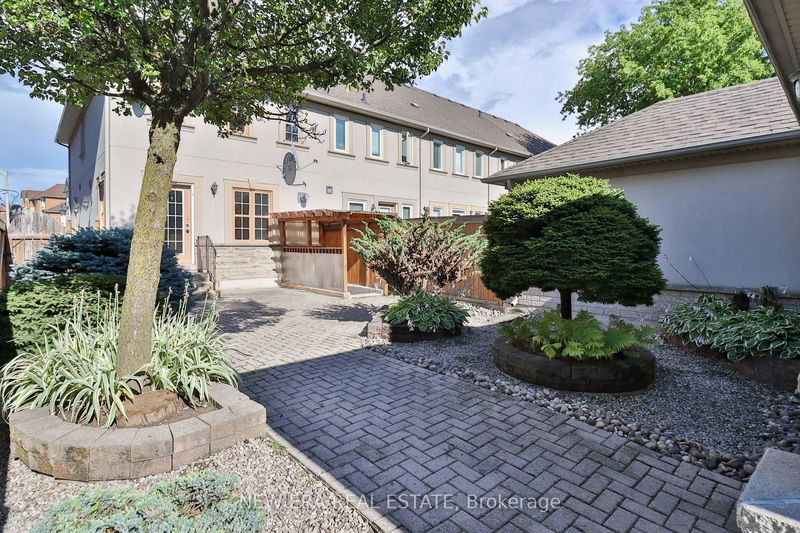 82 Ellesmere St  Richmond Hill, L4B 4E3 | Image 40