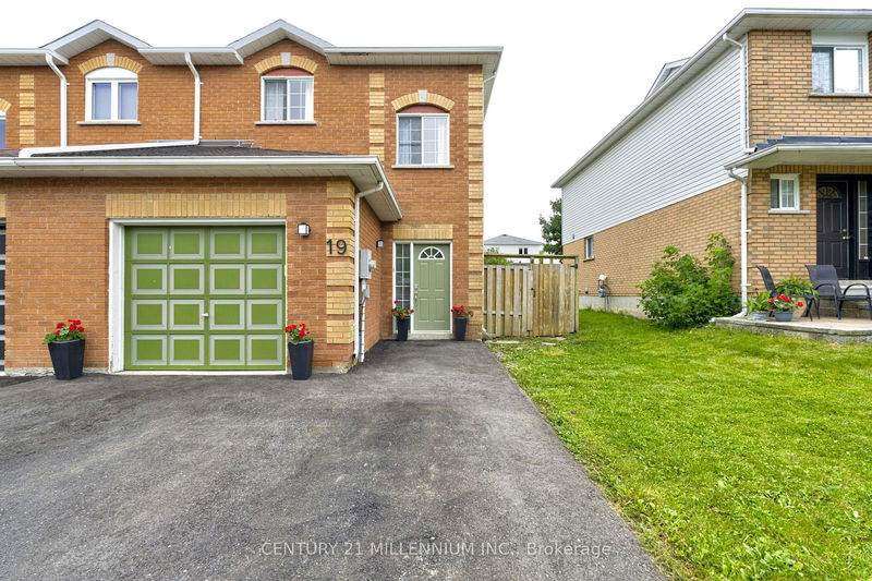 19 O'Leary Crt  New Tecumseth, L0G 1W0 | Image 2