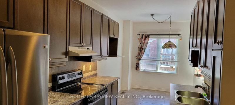 17 Mill River Dr, Vaughan, L6A 0Y7 | Image 2