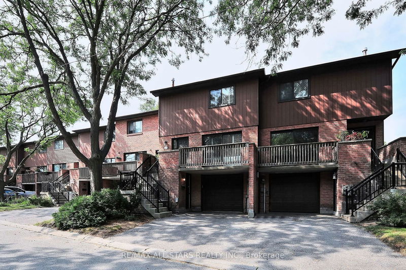 26 ASHGLEN Way  Markham, L3R 3A7 | Image 1