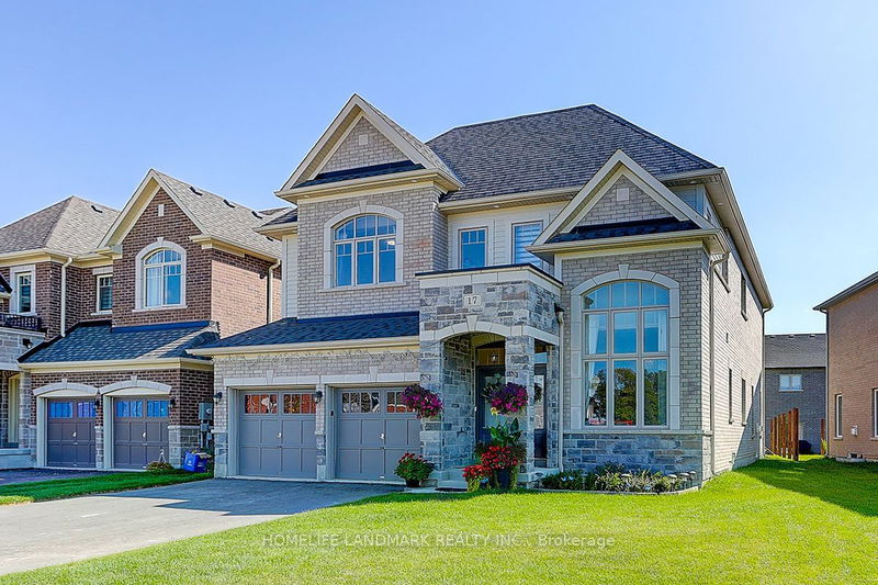 17 Charles White Crt  East Gwillimbury, L0G 1V0 | Image 2