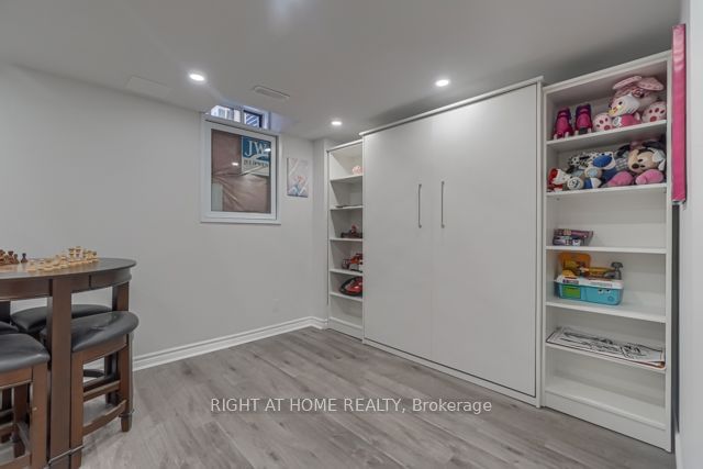 12 Laskin Dr  Vaughan, L6A 5A4 | Image 32