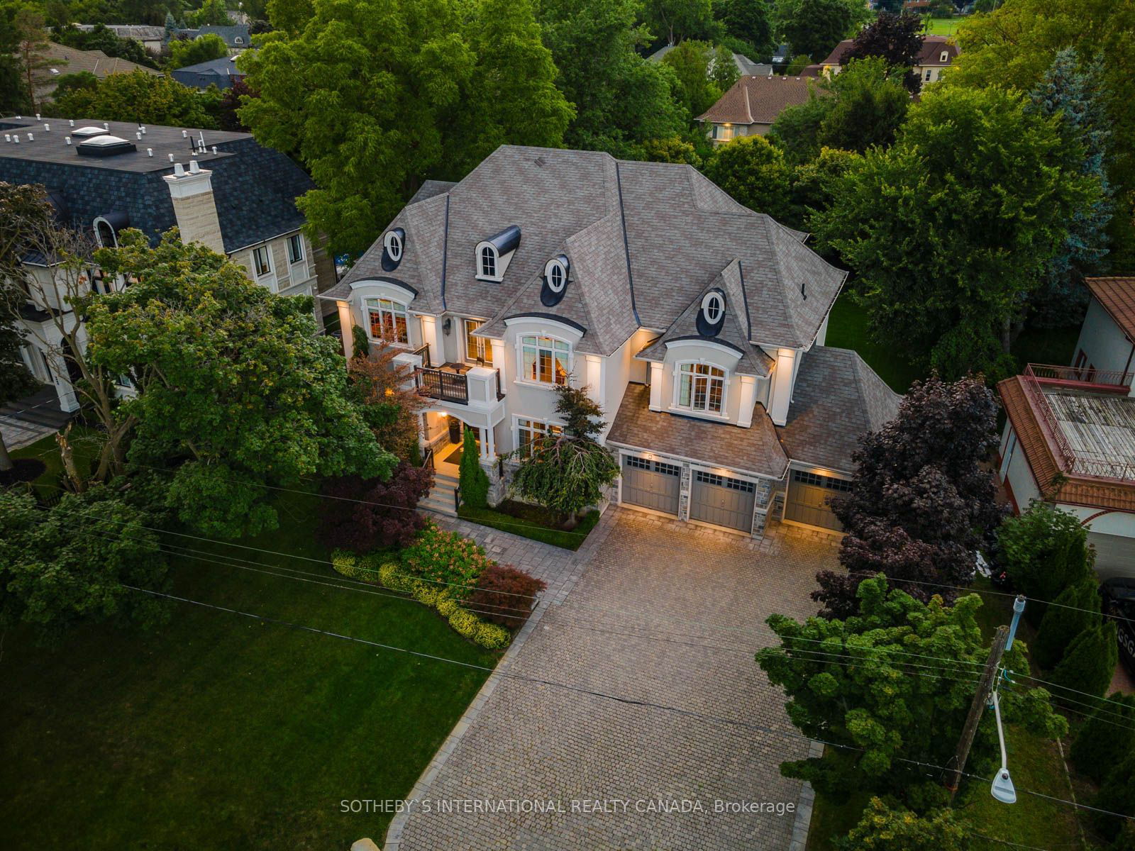 Building at 8 Thornhill Avenue, Vaughan, Uplands