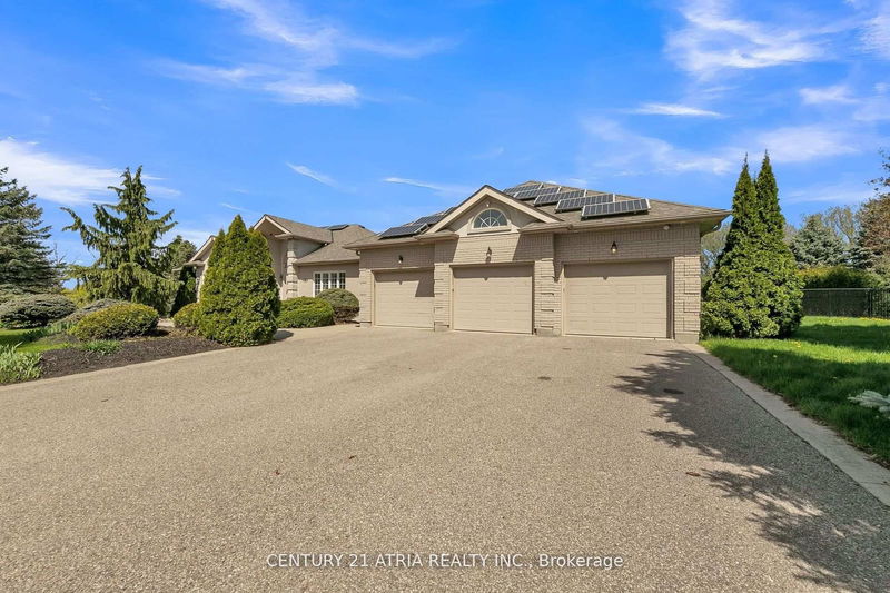 4 Maplehyrn Ave  East Gwillimbury, L0G 1V0 | Image 2