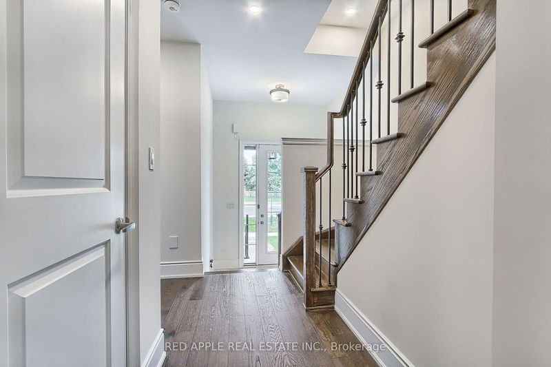 9392 Bayview Ave  Richmond Hill, L4C 4Z2 | Image 4