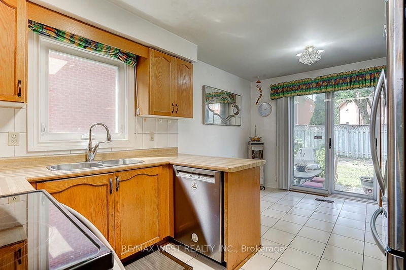 27 Pine Bough Manr  Richmond Hill, L4S 1A6 | Image 21