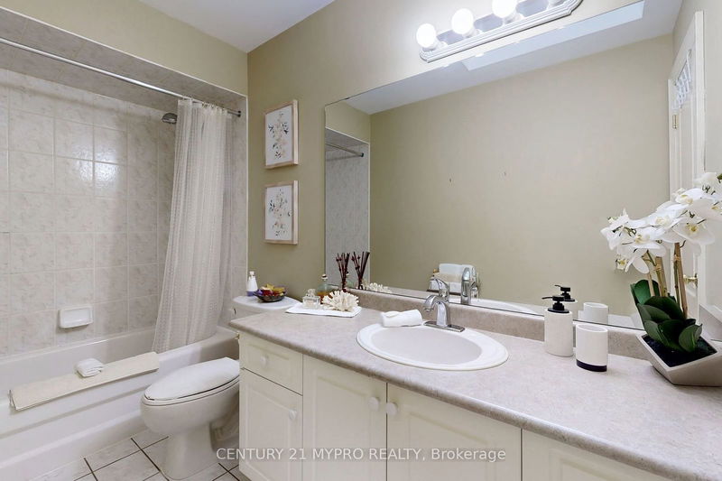 47A Benson Ave  Richmond Hill, L4C 4E5 | Image 26