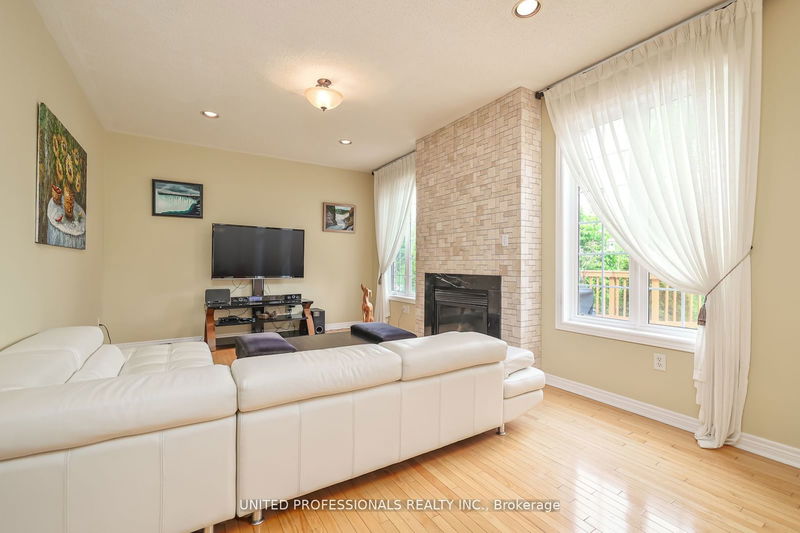 29 Raintree Cres  Richmond Hill, L4E 3T5 | Image 12