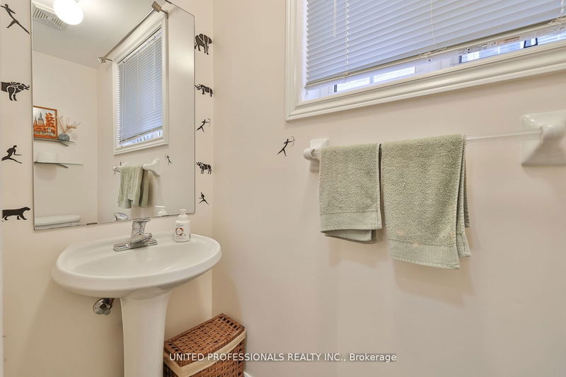 29 Raintree Cres  Richmond Hill, L4E 3T5 | Image 13