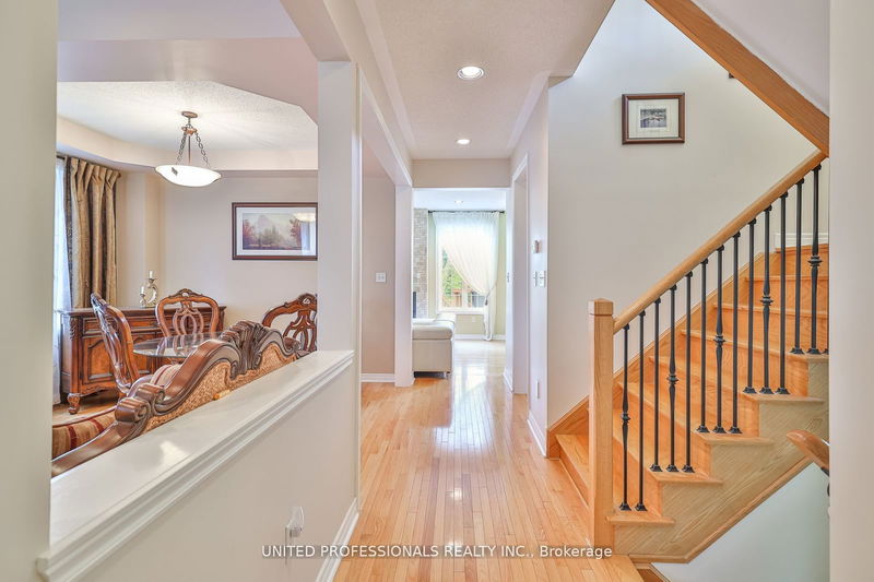 29 Raintree Cres  Richmond Hill, L4E 3T5 | Image 3