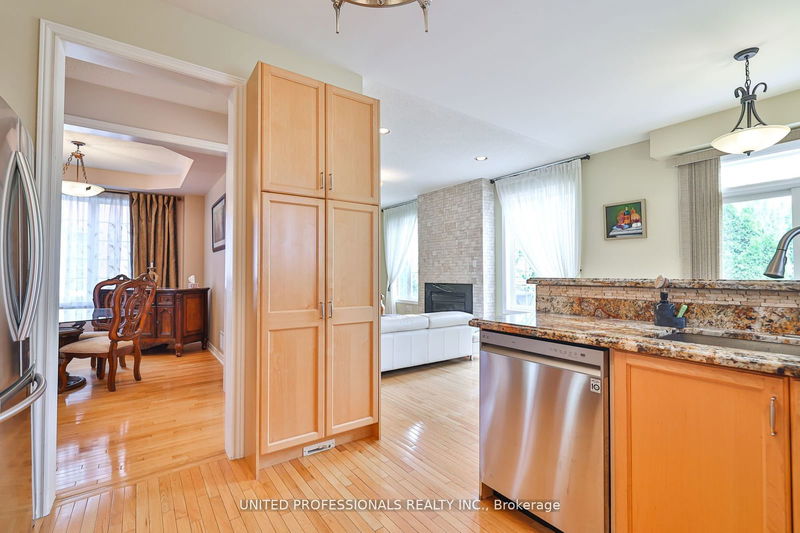 29 Raintree Cres  Richmond Hill, L4E 3T5 | Image 9