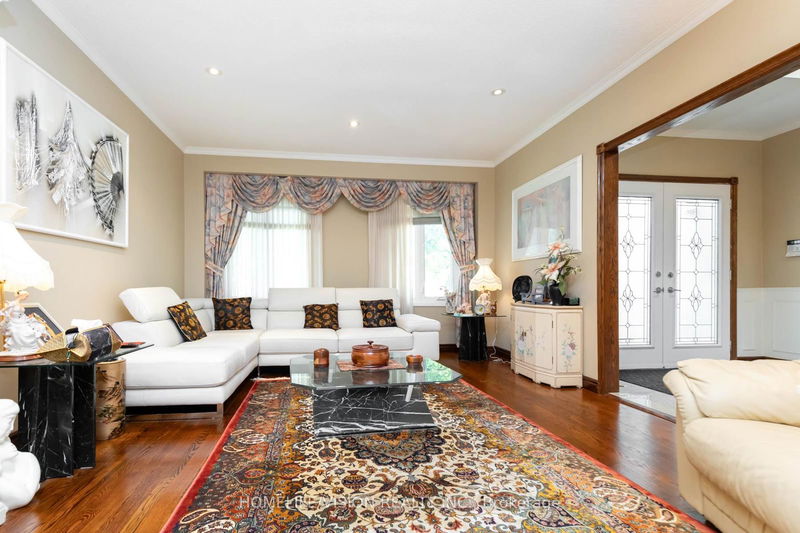 137 Old Surrey Lane  Richmond Hill, L4C 6R9 | Image 12