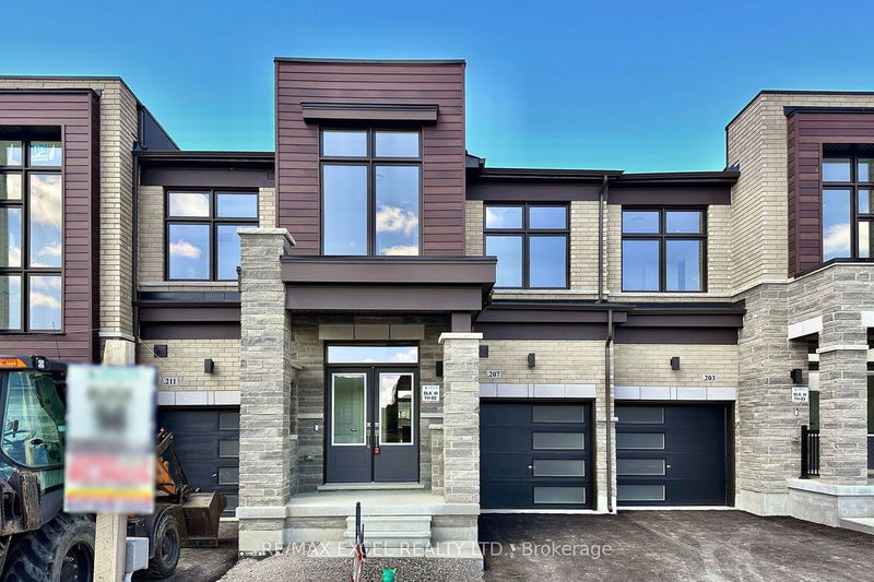 home for lease on 207 Haldimand Crescent