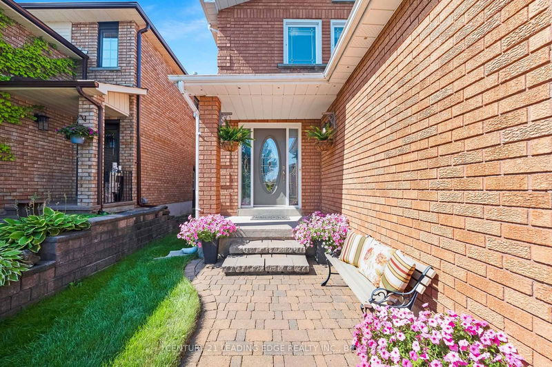 20 Bayberry St  Whitchurch-Stouffville, L4A 7Y9 | Image 3