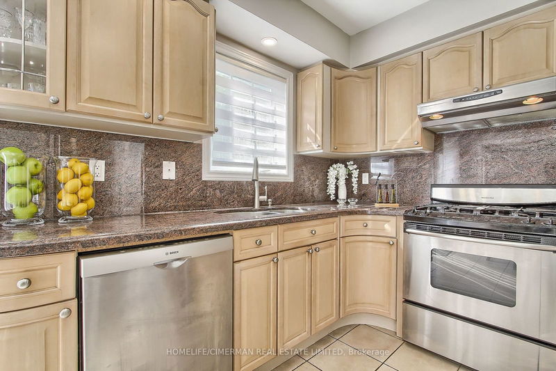 672 Society Cres  Newmarket, L3X 2S9 | Image 9