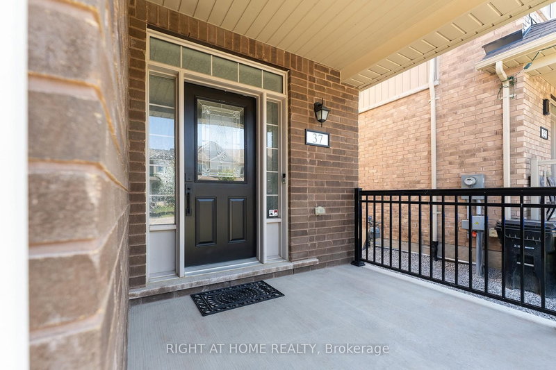 37 Donnan Dr, New Tecumseth, L0G 1W0 | Image 2