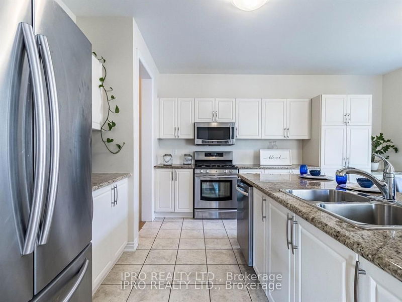 83 Pavlova Cres  Richmond Hill, L4E 0W1 | Image 17